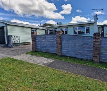 Glen Eden. Worth a Look - Photo 3