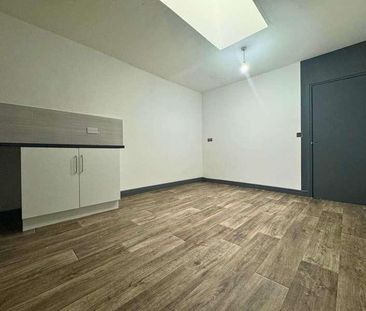 Flat, Carters Green, West Bromwich, B70 - Photo 4