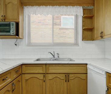 For Lease - 264 Michel Circle Unit# 2, Vanier and Kingsview Park, O... - Photo 4