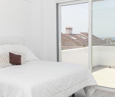 6 bedroom luxury Townhouse for rent in Estepona, Spain - Photo 3