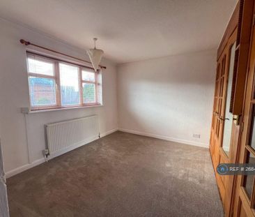 3 bedroom semi-detached house to rent - Photo 5