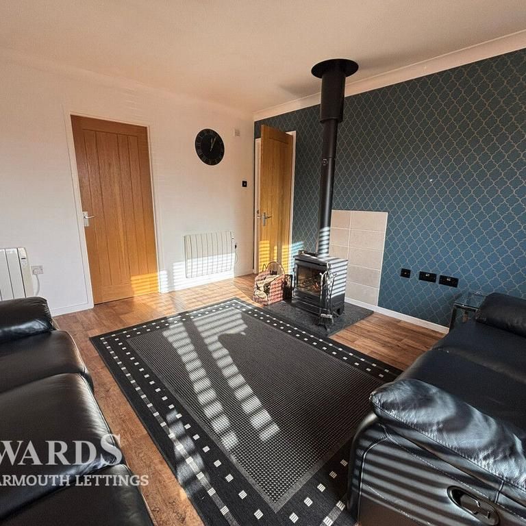 2 bedroom semi-detached bungalow to rent - Photo 1