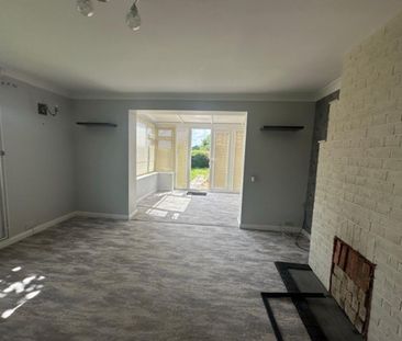 Available 4 Bed Cottage - Photo 3