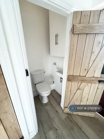 2 bedroom terraced house to rent - Photo 4