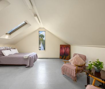 Freestanding Rear Lane Access Home - Photo 4