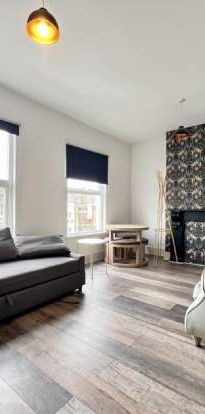 2 bedroom property to rent in London - Photo 1