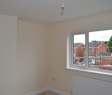 3 bedroom terraced house to rent - Photo 2