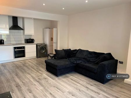 1 bedroom in a house share to rent - Photo 4