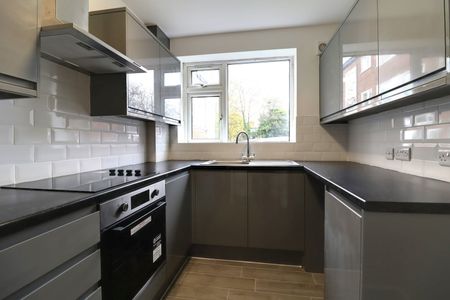 2 Bed Flat, Fairfield Court, M14 - Photo 2