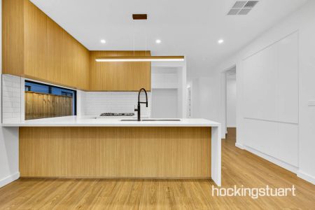 GREAT FAMILY HOME - Photo 4