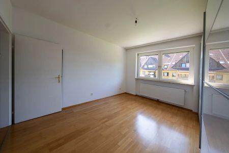 Wohnen mit Charme – 2-Zimmer-Wohnung mit Balkon, Tiefgarage und Schwedenofen in St. Peter - Photo 4