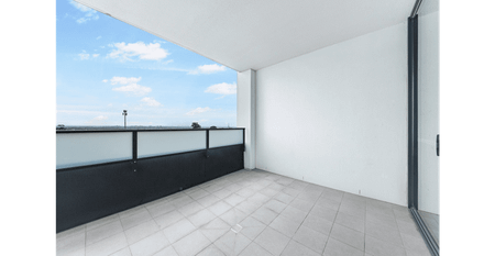 North Facing Spacious Apartment With City View - Photo 4
