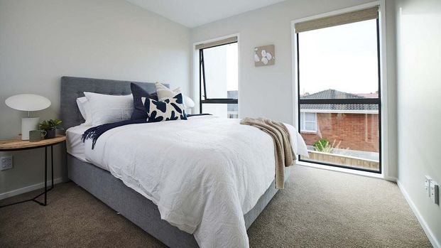 Stylish, and ready to move in - Photo 1