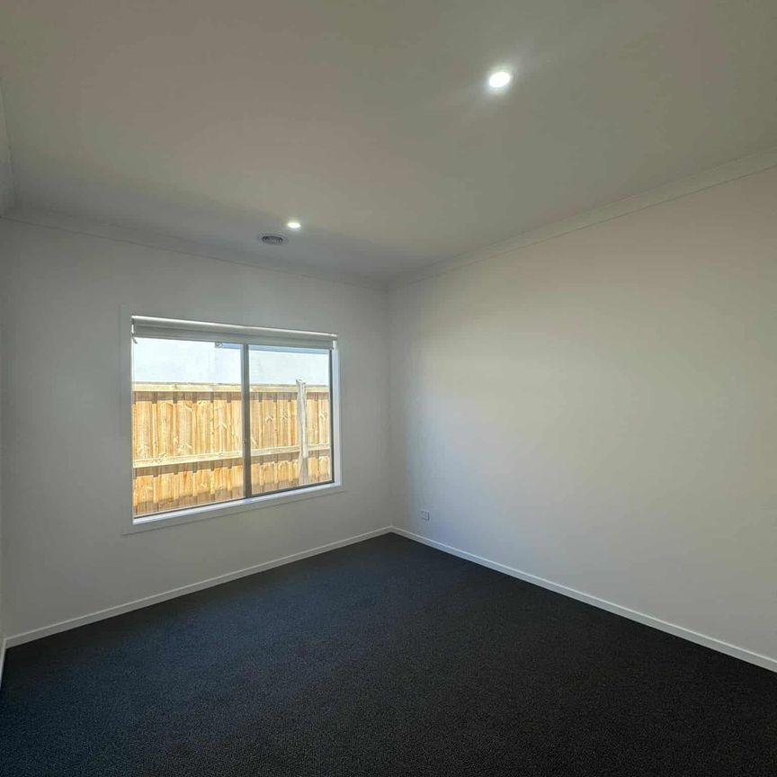 6 Arvo Way, Berwick VIC 3806 - House For Rent | Domain - Photo 1