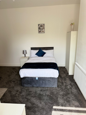 1 bedroom in a house share to rent - Photo 1