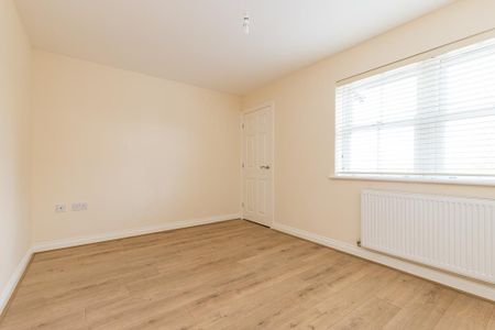 To Let 3 Bed House - Terraced - Photo 2