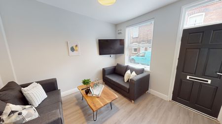 12 Hart Street, NG7 1SF, NOTTINGHAM - Photo 2