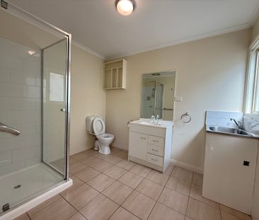 Affordable 2-Bedroom Home in Prime North Melbourne Location - Photo 6