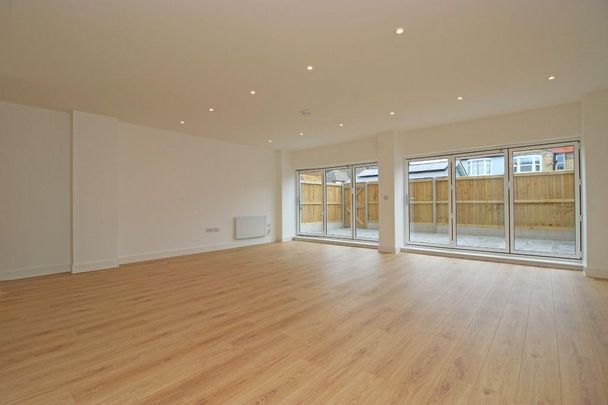 2 bedroom flat to rent - Photo 1