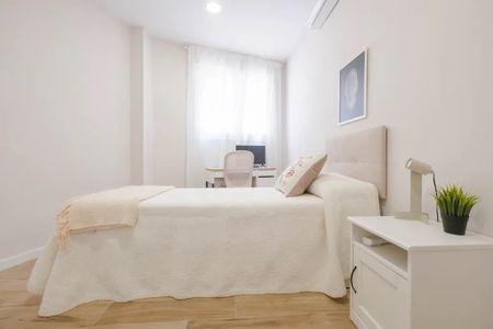 Calle de Antonio Prieto, Madrid, Community of Madrid 28026 - Photo 4