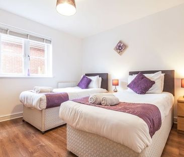 Outfield Crescent, Wokingham, RG40 - Photo 6