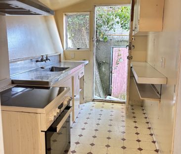 3/6 Hanson St, Mount Cook - Photo 2