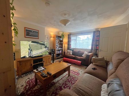 3 bedroom semi-detached house to rent - Photo 3