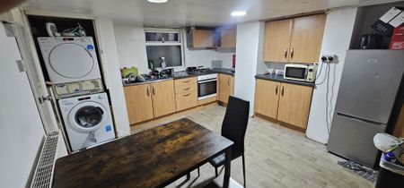 5 Bed - 10 Hessle Terrace, Hyde Park, Leeds - LS6 1EQ - Student - Photo 4