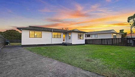 SPACIOUS FAMILY LIVING IN PRIME AVONDALE LOCATION - Photo 3