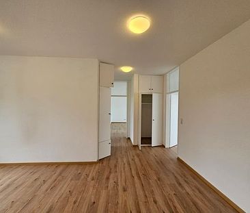 Top-Renovierte 4-Zi.-Wohnung mit Dachterrasse, Balkon und sep. Küche - Foto 1