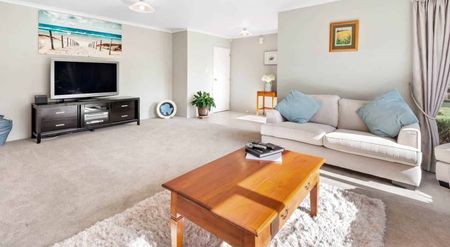 Spacious Family Home - Photo 3