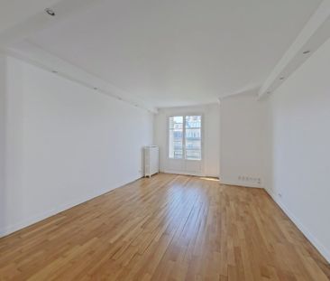 Location Appartement 2 pièces 68m² PARIS 7ème - Photo 3