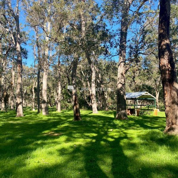 Train carriage available to rent (No 2) - Photo 1