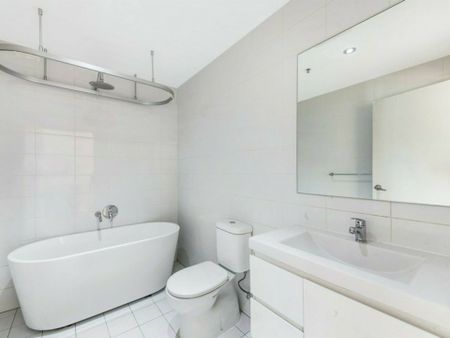 Sun-Filled Two Bedroom Apartment in the Heart of Burwood ! - Photo 5