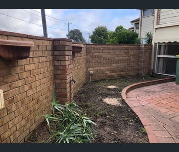 6/429 Griffith Road, Lavington, NSW 2641 - Photo 4