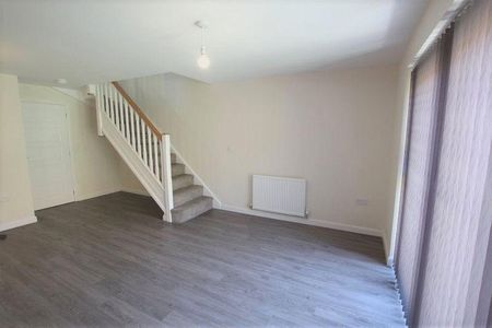 2 bedroom mews to rent - Photo 4