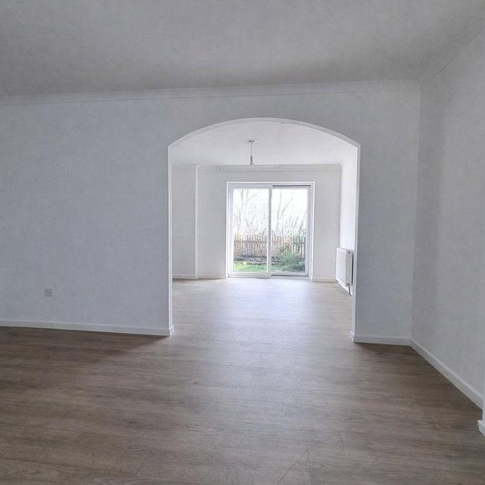 3 bedroom end of terrace house to rent - Photo 1