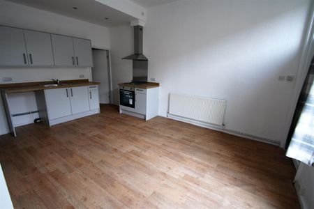 2 bed terraced house to rent in Elizabeth Street, Elland - Photo 4