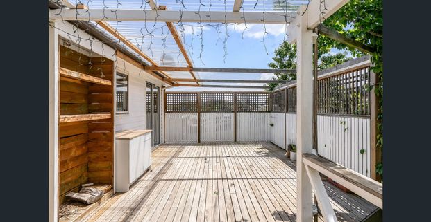 Bright and Comfortable - Photo 1