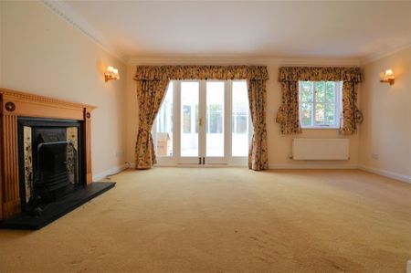 4 bedroom detached house to rent - Photo 2