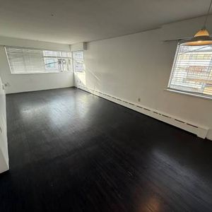 Spacious 1 Bed 1 Bath Condo - Photo 2