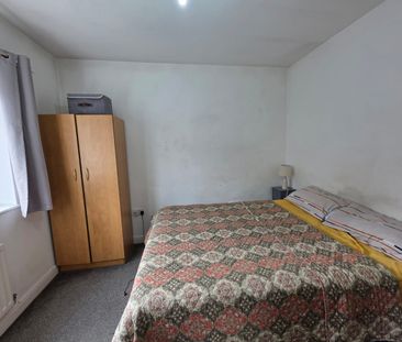 3 Bed Semi-Detached House, Bankwell Street, M15 - Photo 2