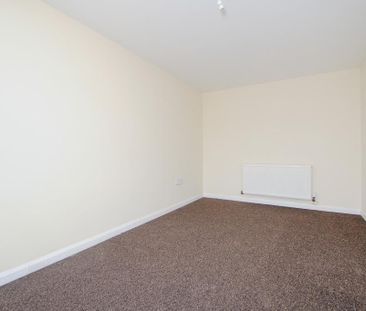 5 bedroom semi-detached house to rent - Photo 3