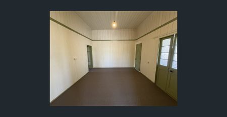 Spacious Unit - Photo 4