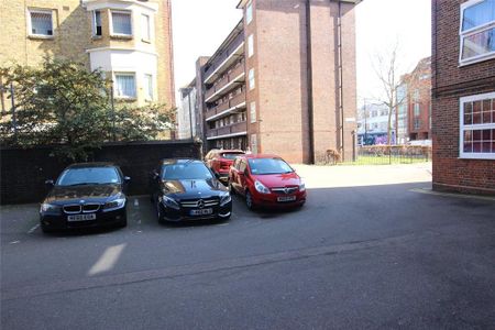 2 bedroom apartment to rent - Photo 4