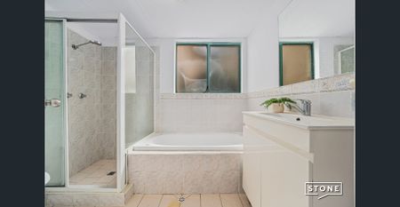 Modern Living in a Prime Westmead Location - Photo 4