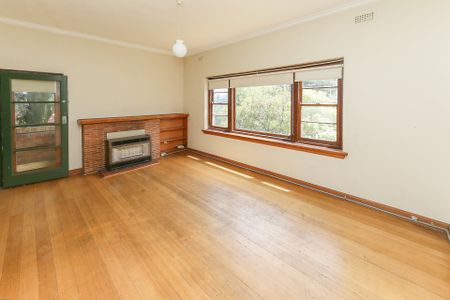 Spacious, Art Deco apartment immersed right in the heart of Camberwell - 6 month lease only on offer. - Photo 4