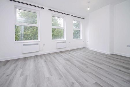 3 bedroom flat to rent - Photo 2