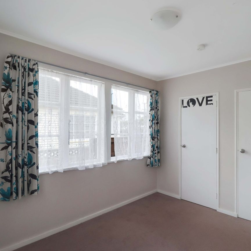 Naenae Living - Photo 1