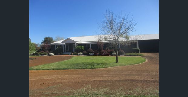 QUALITY LARGE RURAL HOMESTEAD WITH MODERN FIXTURES AND FITTINGS - Photo 1